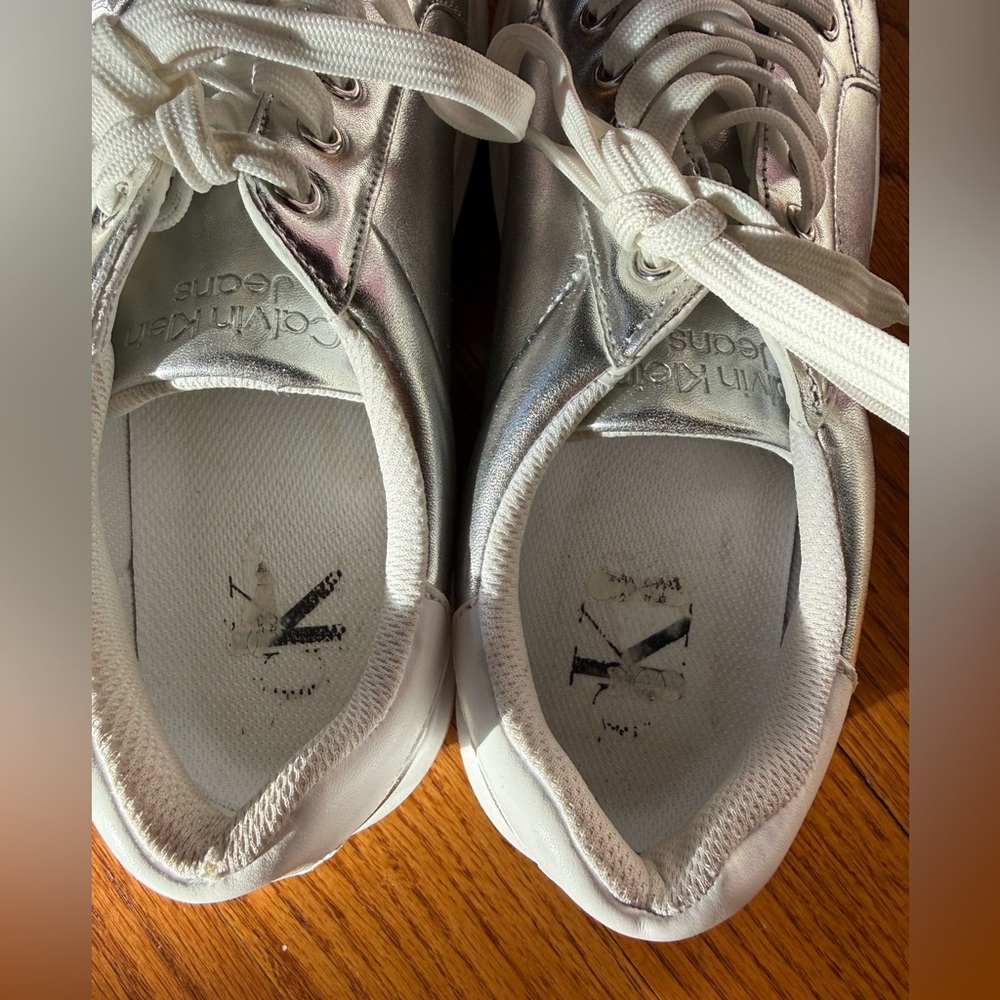LIKE NEW!!! 💎 Calvin Klein Metallic Silver Sneakers with White Accents - Picture 6 of 6
